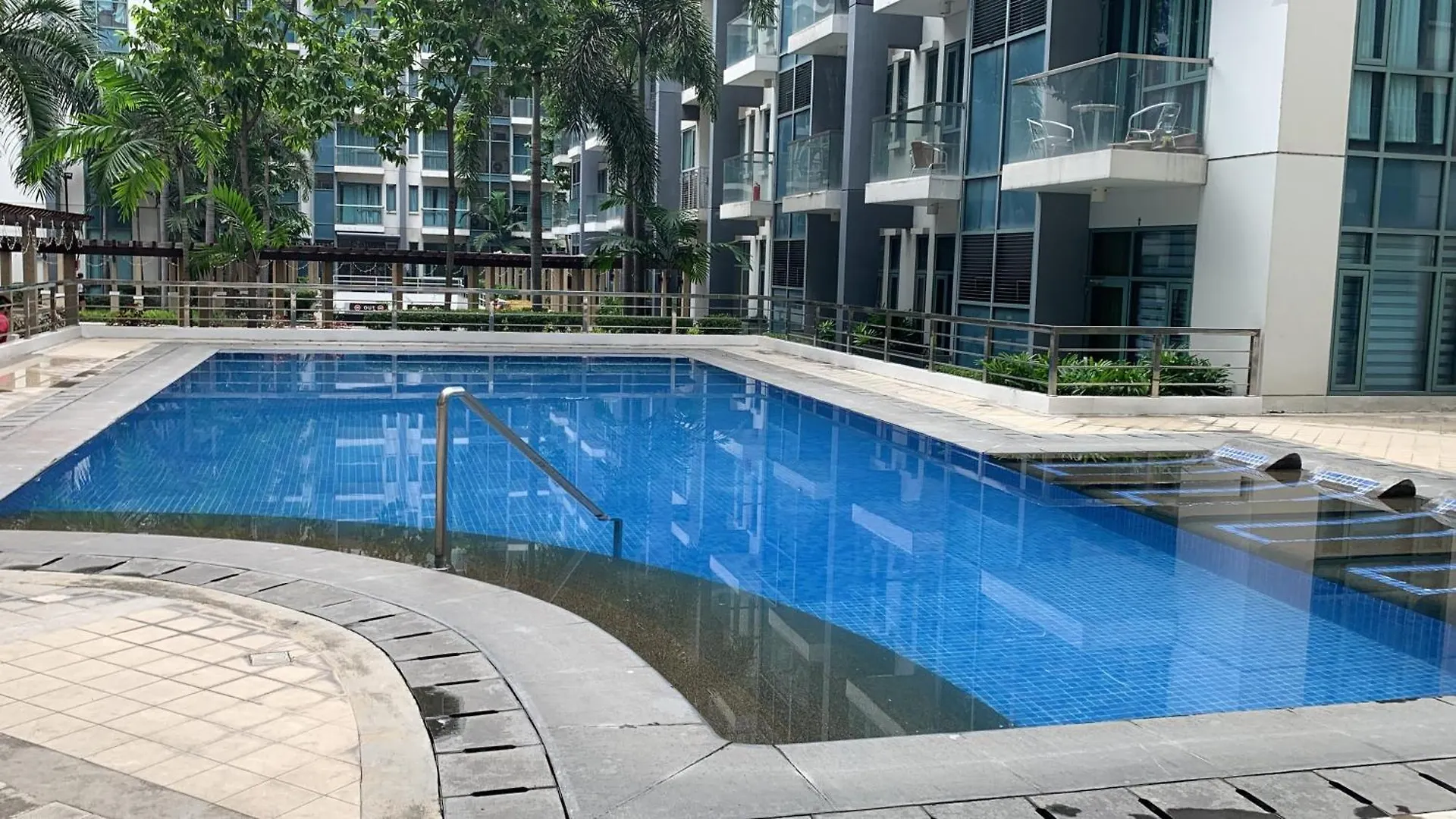 One Palm Tree Villas Condominium - Studio 2Nd Fl With Balcony - Across Terminal 3 Airport Pasay
