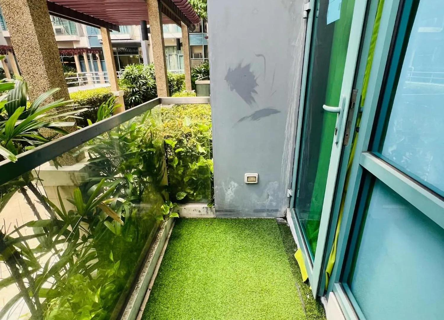 One Palm Tree Villas Condominium - Studio 2Nd Fl With Balcony - Across Terminal 3 Airport Pasay 0*,