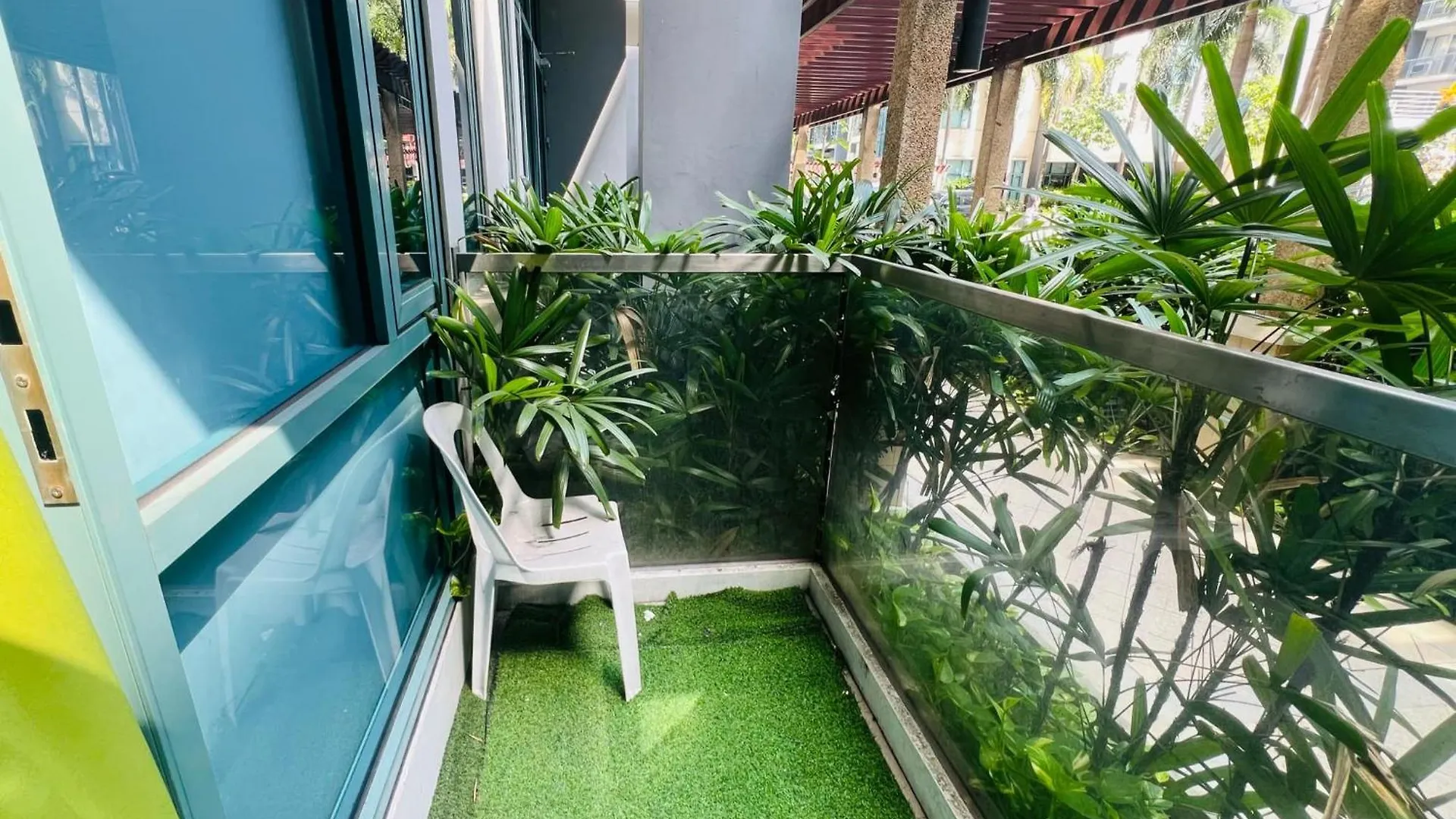 One Palm Tree Villas Condominium - Studio 2Nd Fl With Balcony - Across Terminal 3 Airport Pasay Philippines