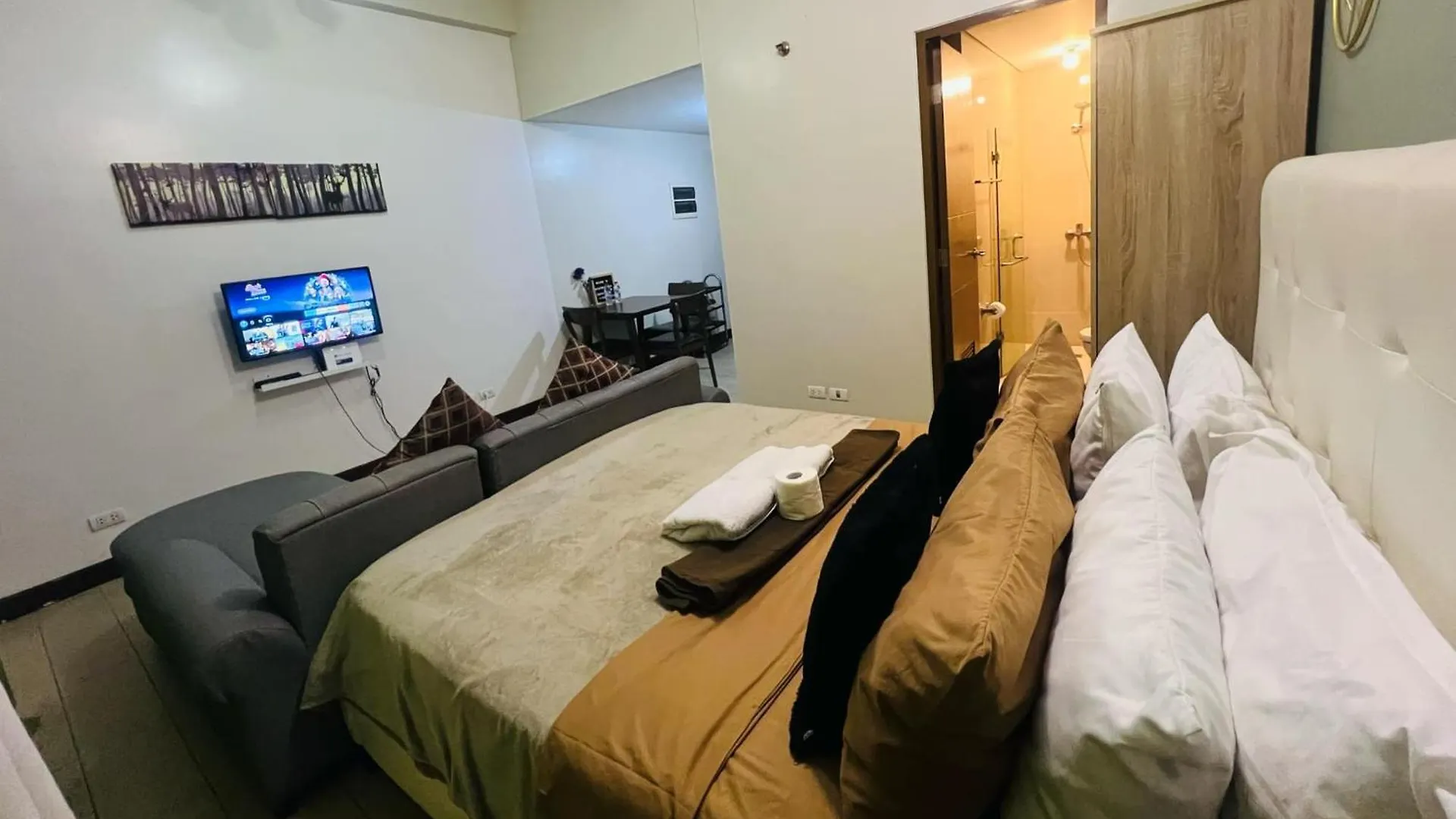 One Palm Tree Villas Condominium - Studio 2Nd Fl With Balcony - Across Terminal 3 Airport Pasay 0*,
