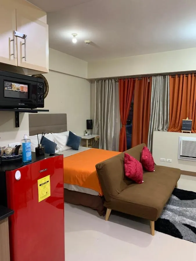 One Palm Tree Villas Condominium - Studio 2Nd Fl With Balcony - Across Terminal 3 Airport Pasay