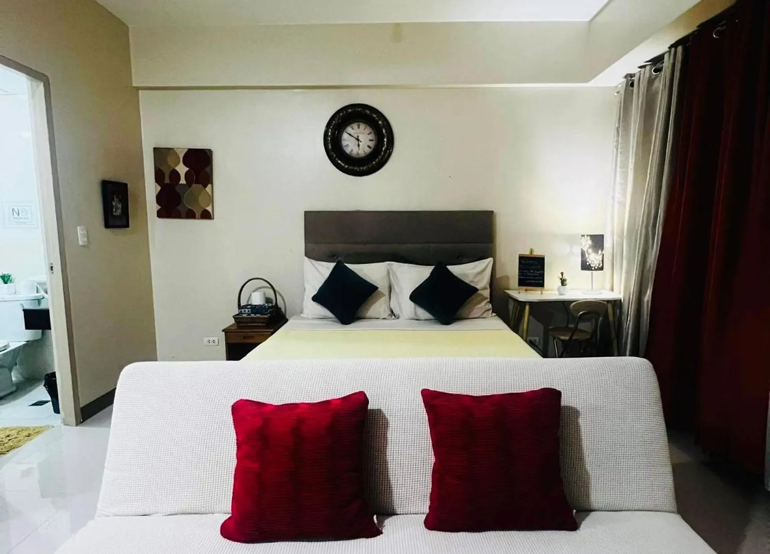 One Palm Tree Villas Condominium - Studio 2Nd Fl With Balcony - Across Terminal 3 Airport Pasay Aparthotel