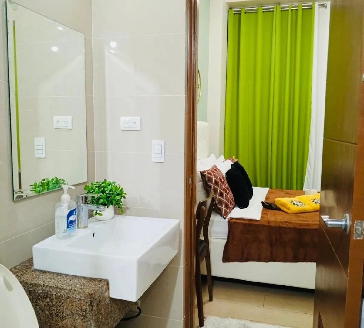One Palm Tree Villas Condominium - Studio 2Nd Fl With Balcony - Across Terminal 3 Airport Pasay 0*,