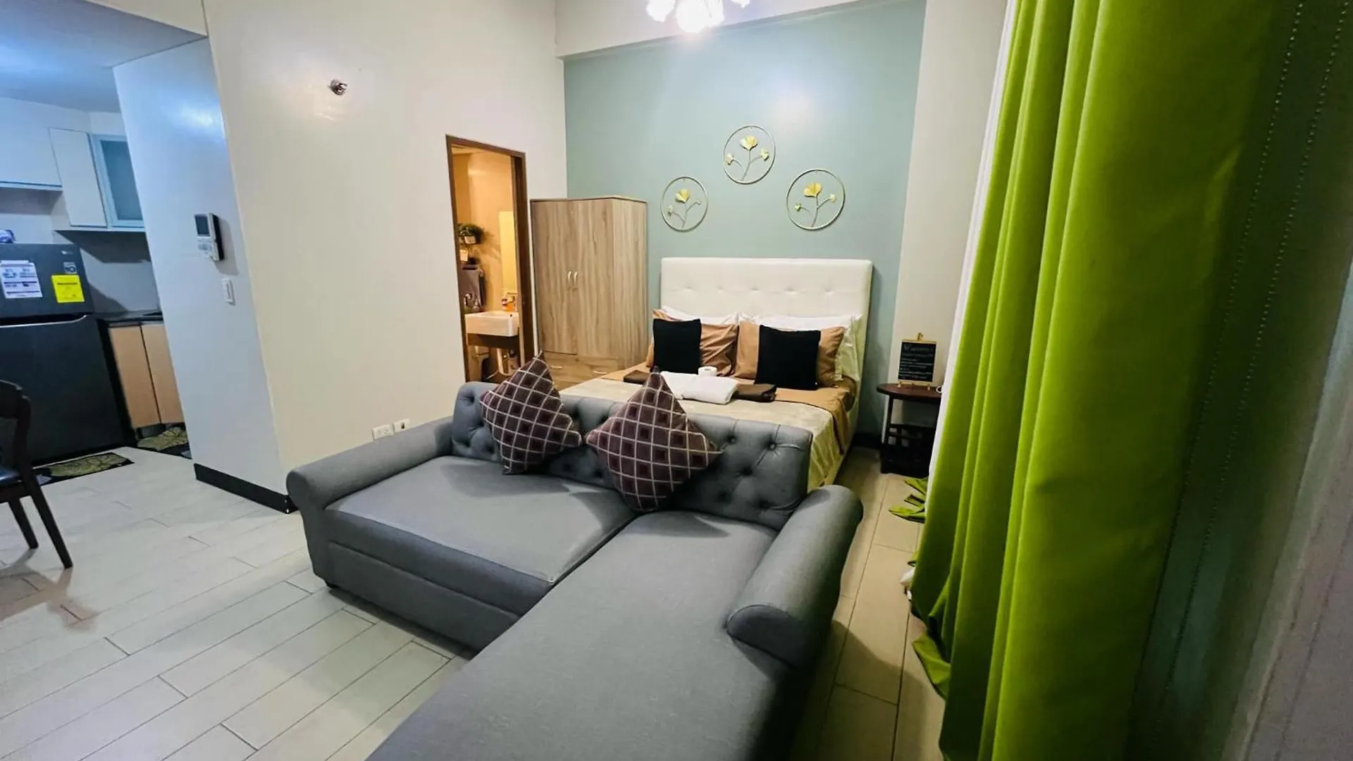 Aparthotel One Palm Tree Villas Condominium - Studio 2Nd Fl With Balcony - Across Terminal 3 Airport Pasay