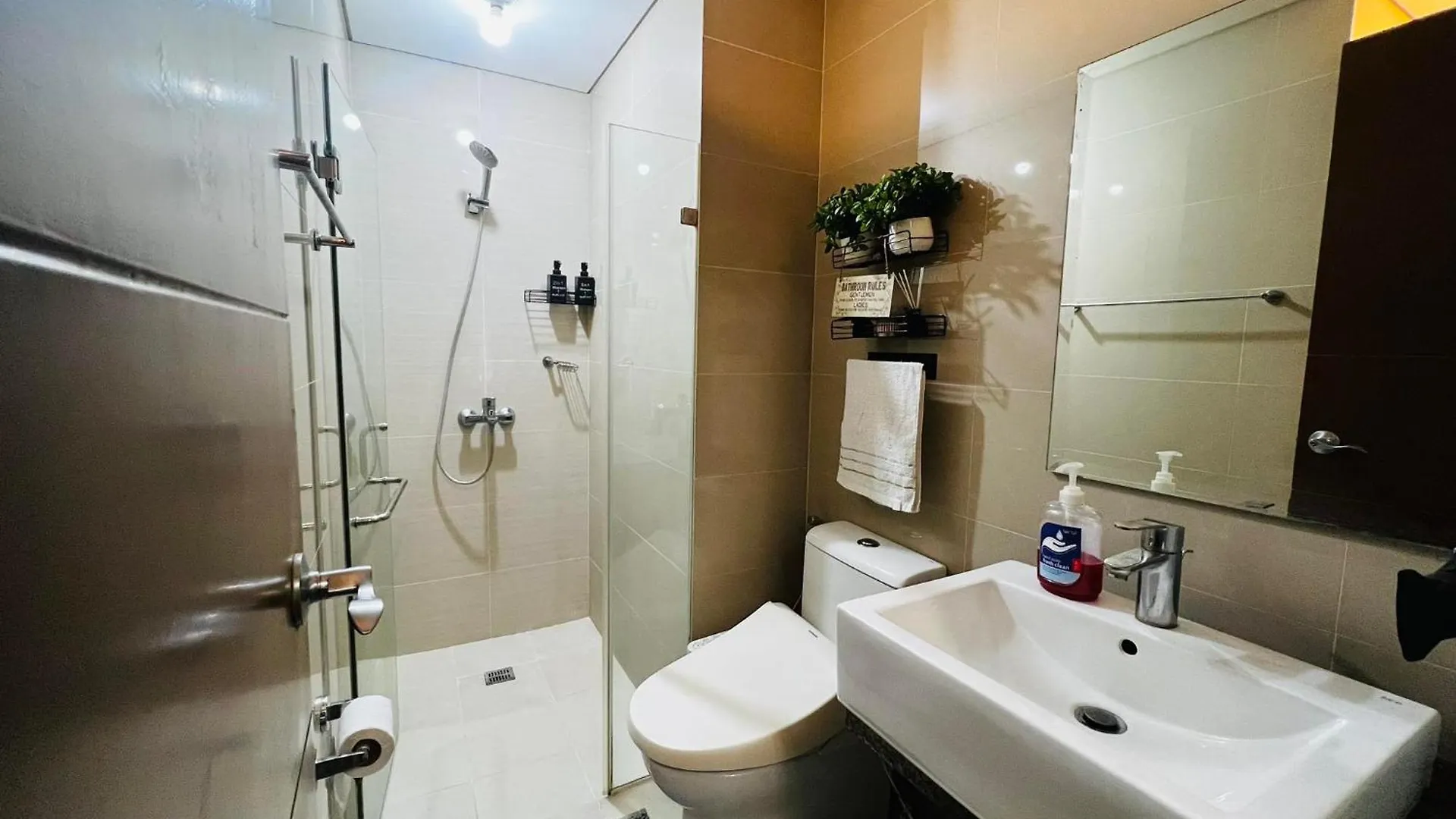 One Palm Tree Villas Condominium - Studio 2Nd Fl With Balcony - Across Terminal 3 Airport Pasay
