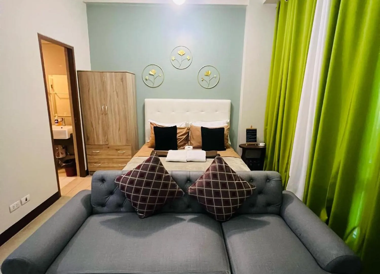 One Palm Tree Villas Condominium - Studio 2Nd Fl With Balcony - Across Terminal 3 Airport Pasay Philippines